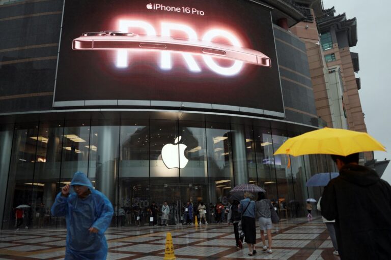 apple_china_store_reuters_1730461138629.jpg